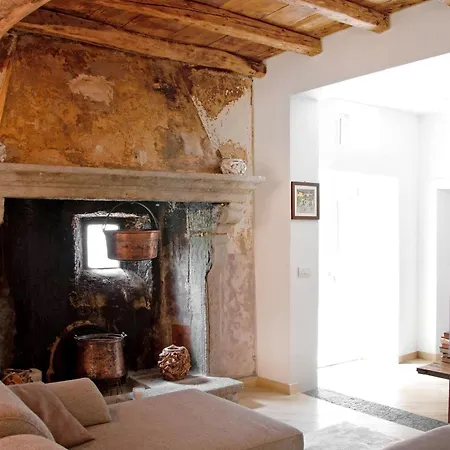 Thari House * Naggio (Lombardy)